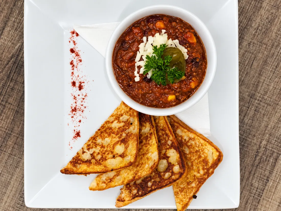 Bowl of chili with grilled Texas toast